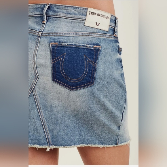 True Religion Women's Mid Rise Cut Off Denim Jean Mini Skirt Ojai Fields Size 23 - Picture 2 of 7